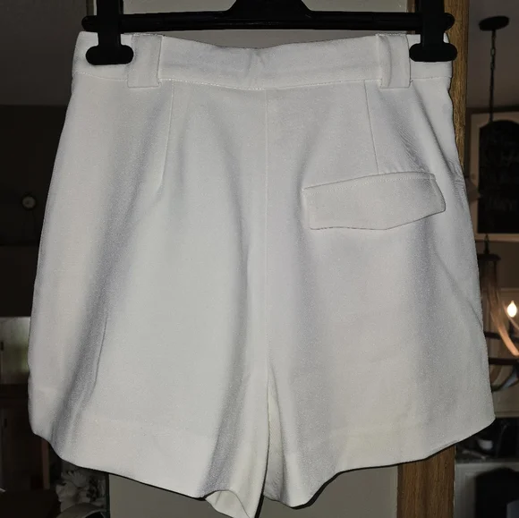 SigourneySuiting Shorts - Ivory - Picture 2 of 16